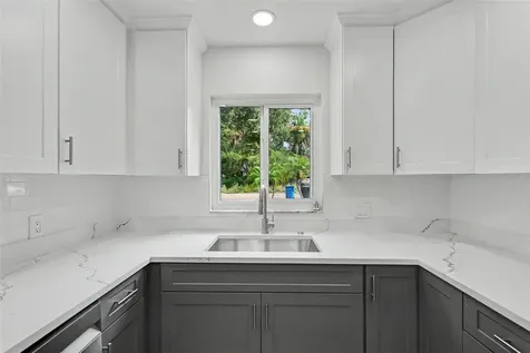 8170 22nd Avenue N St Petersburg FL 33710