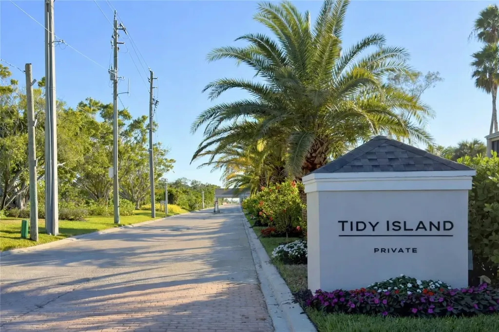 56 Tidy Island Boulevard Bradenton FL 34210
