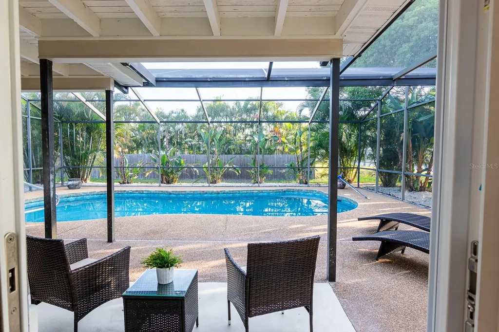 1115 Southern Pine Lane Sarasota FL 34243