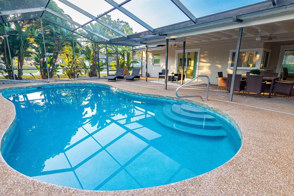 1115 Southern Pine Lane Sarasota FL 34243