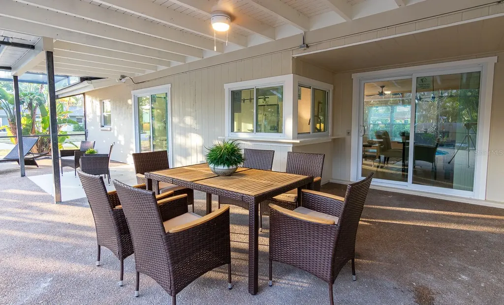 1115 Southern Pine Lane Sarasota FL 34243