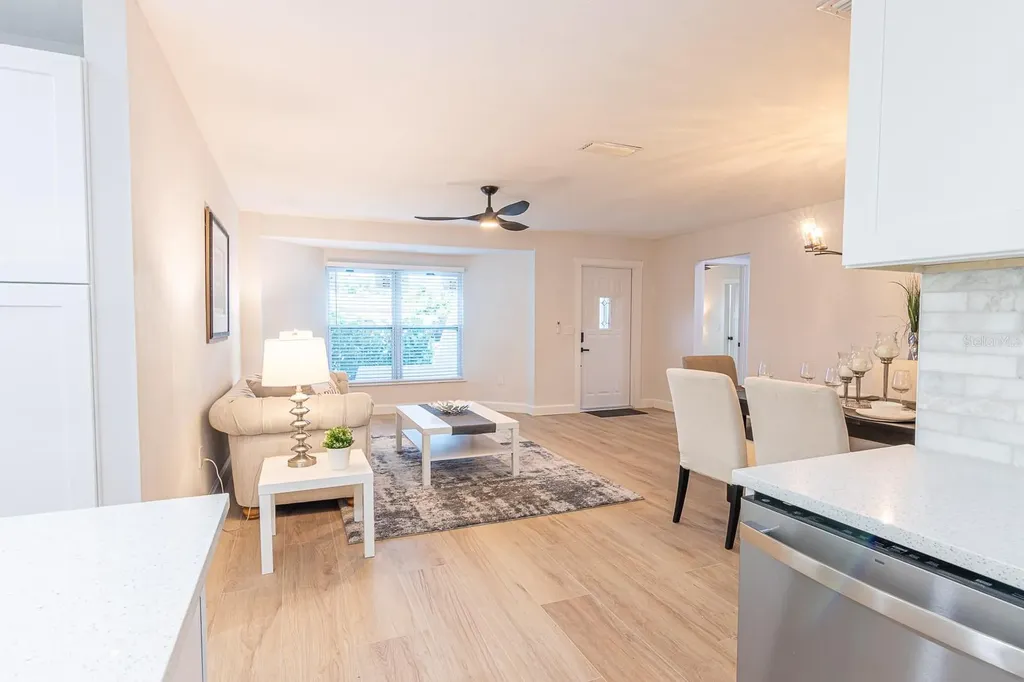 1115 Southern Pine Lane Sarasota FL 34243