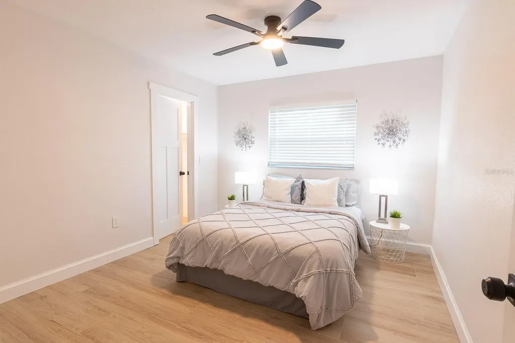1115 Southern Pine Lane Sarasota FL 34243