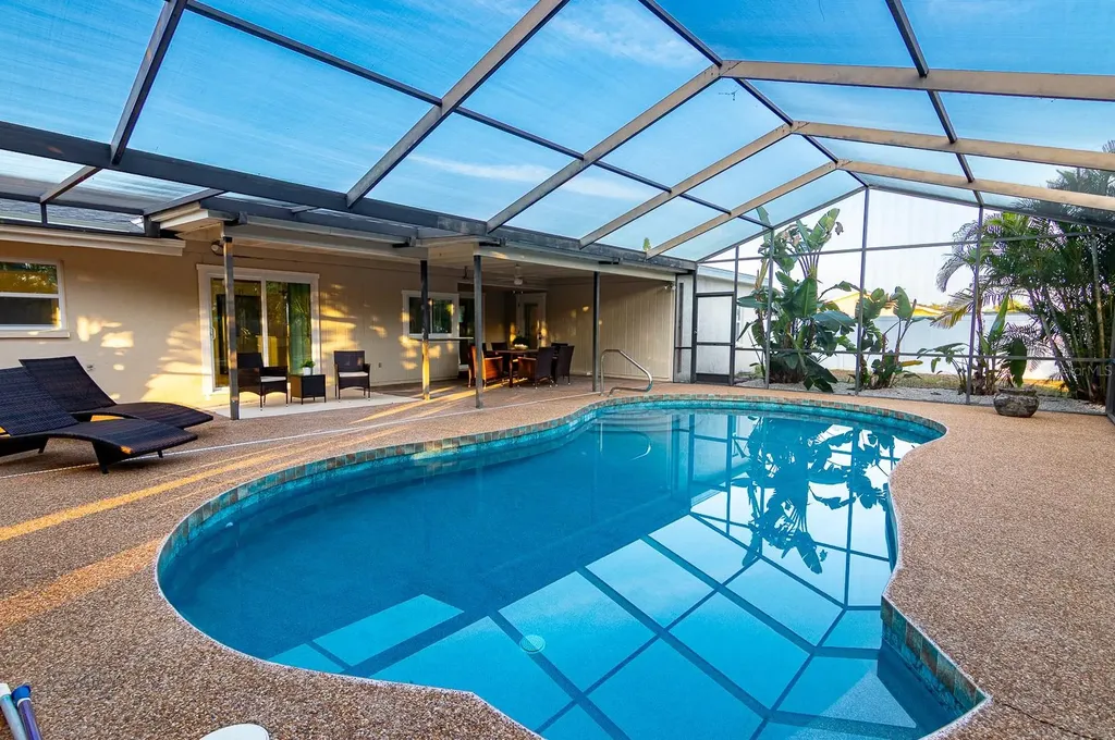 1115 Southern Pine Lane Sarasota FL 34243