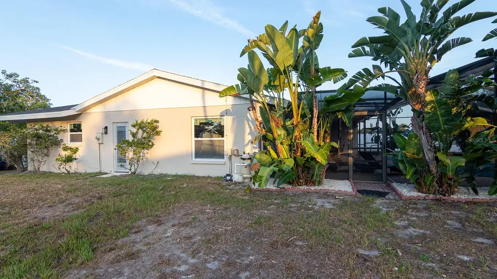 1115 Southern Pine Lane Sarasota FL 34243