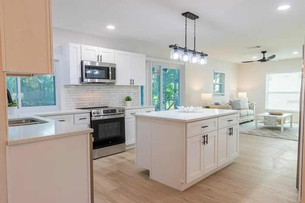 1115 Southern Pine Lane Sarasota FL 34243