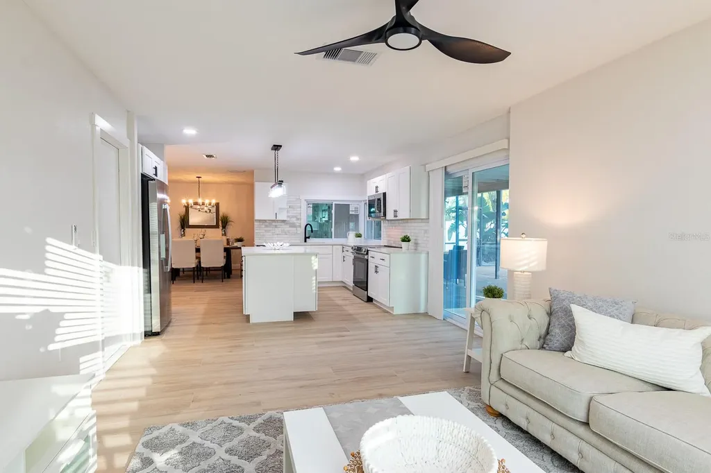 1115 Southern Pine Lane Sarasota FL 34243