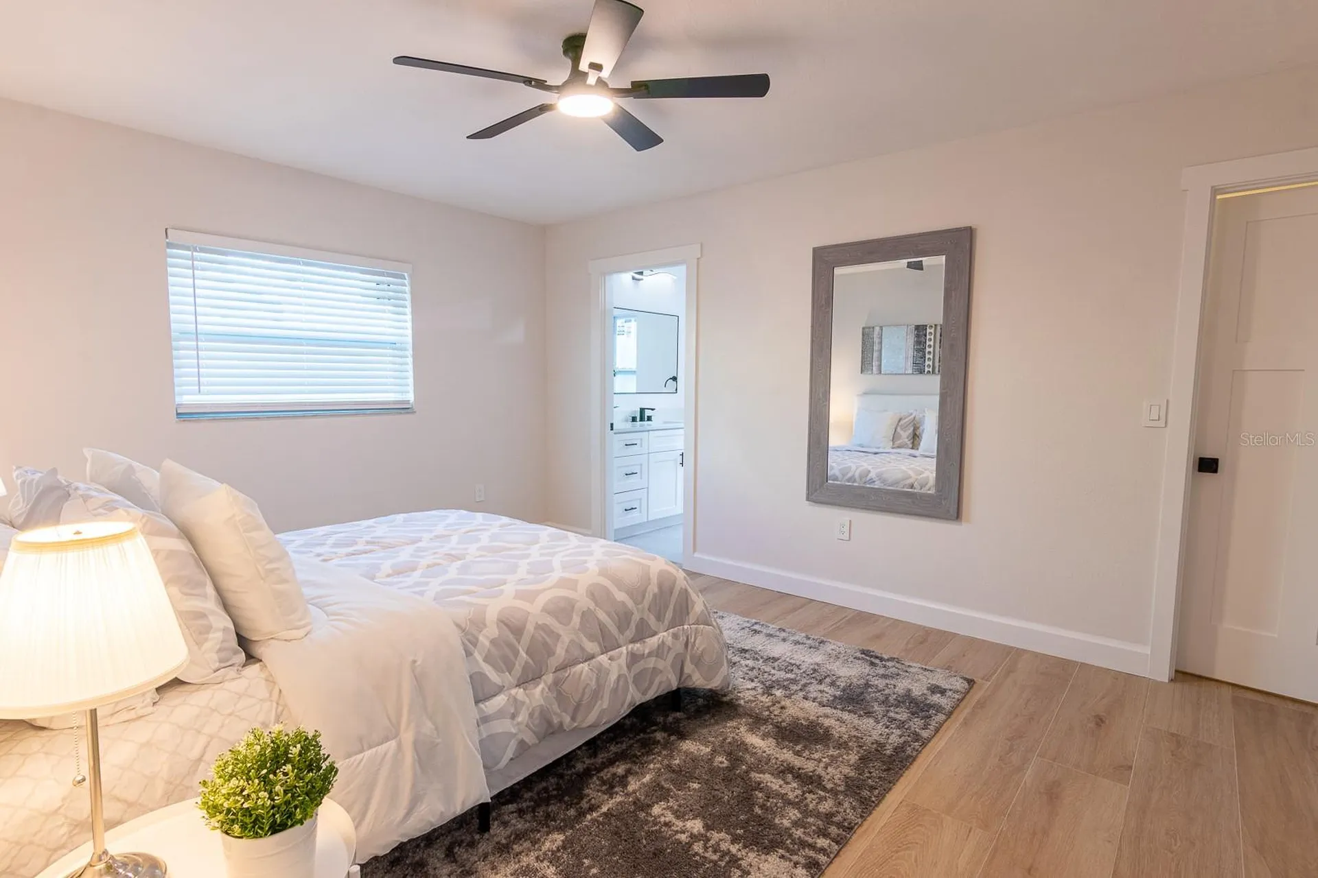 1115 Southern Pine Lane Sarasota FL 34243