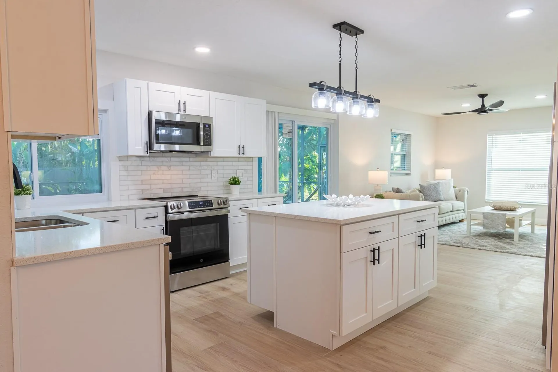 1115 Southern Pine Lane Sarasota FL 34243