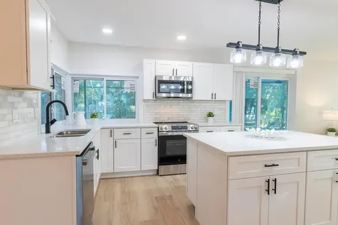 1115 Southern Pine Lane Sarasota FL 34243