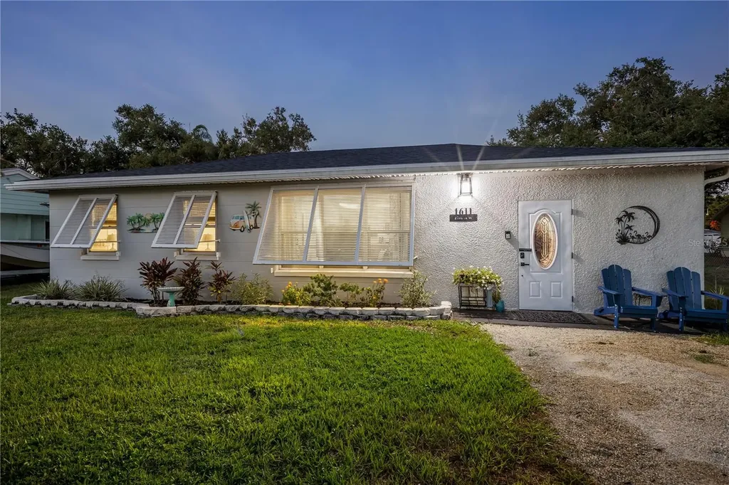 1611 27th Street W Bradenton FL 34205