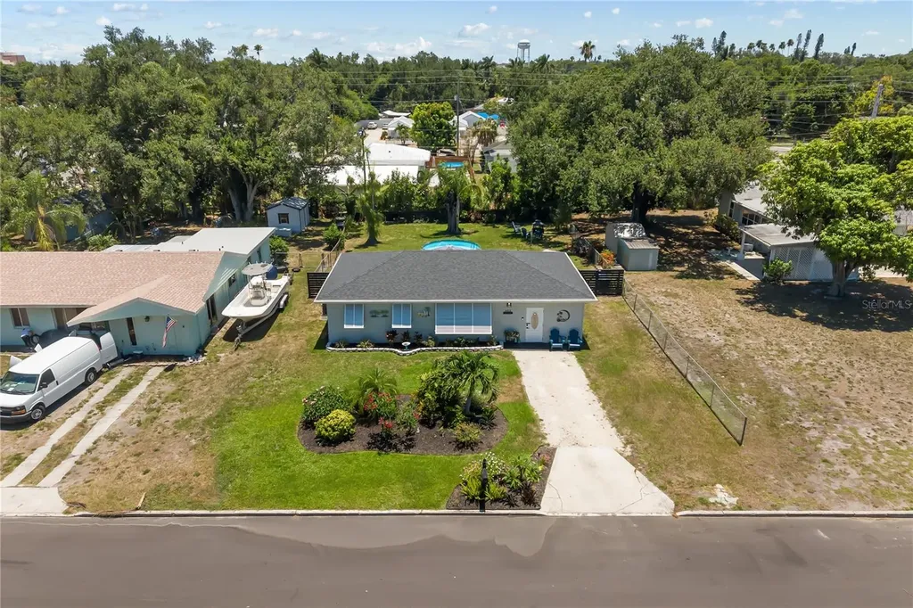1611 27th Street W Bradenton FL 34205