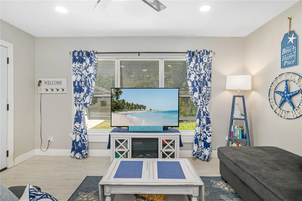 1611 27th Street W Bradenton FL 34205