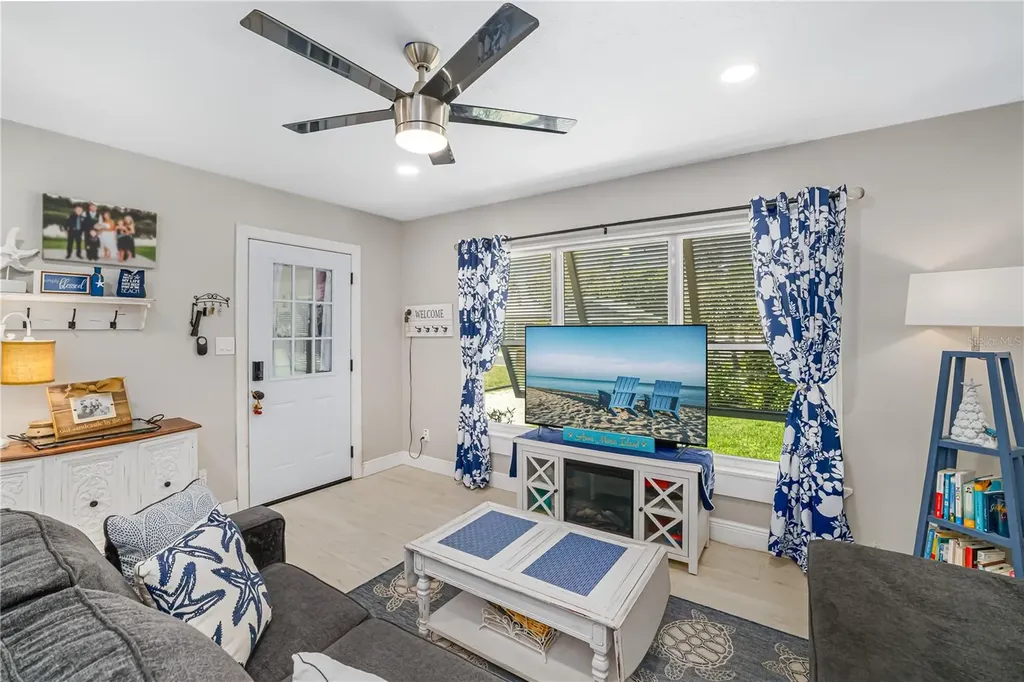 1611 27th Street W Bradenton FL 34205