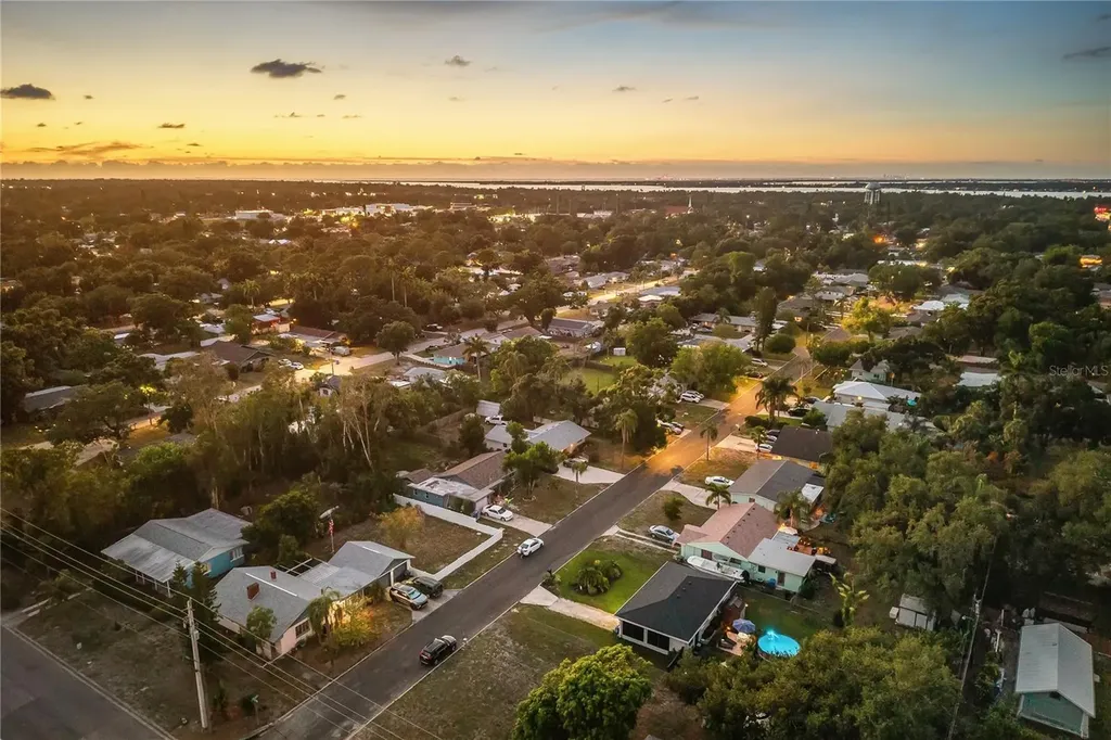 1611 27th Street W Bradenton FL 34205