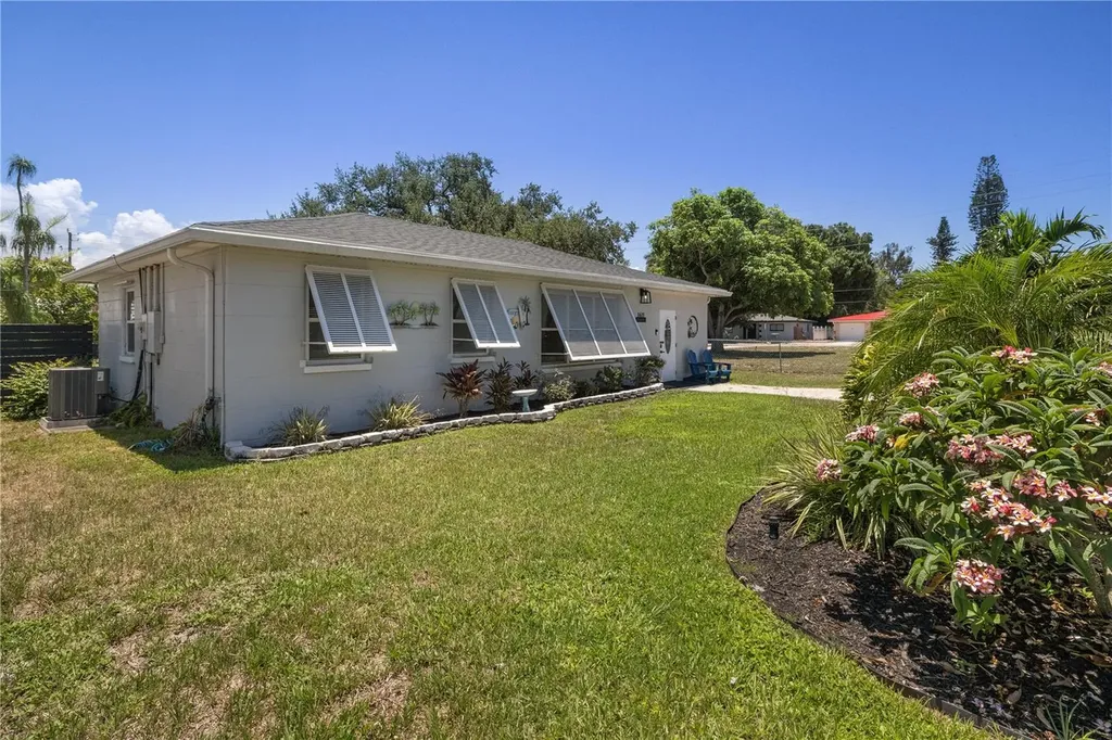 1611 27th Street W Bradenton FL 34205