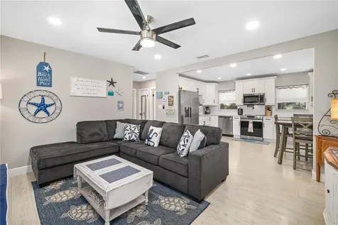 1611 27th Street W Bradenton FL 34205