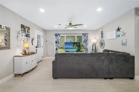 1611 27th Street W Bradenton FL 34205