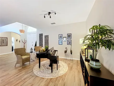 527 Azalea Bloom Drive Apopka FL 32712