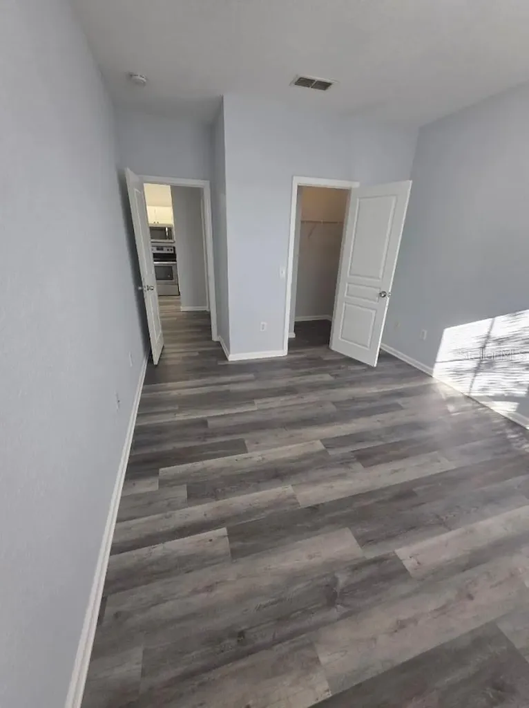 9401 Crescent Loop Circle Tampa FL 33619