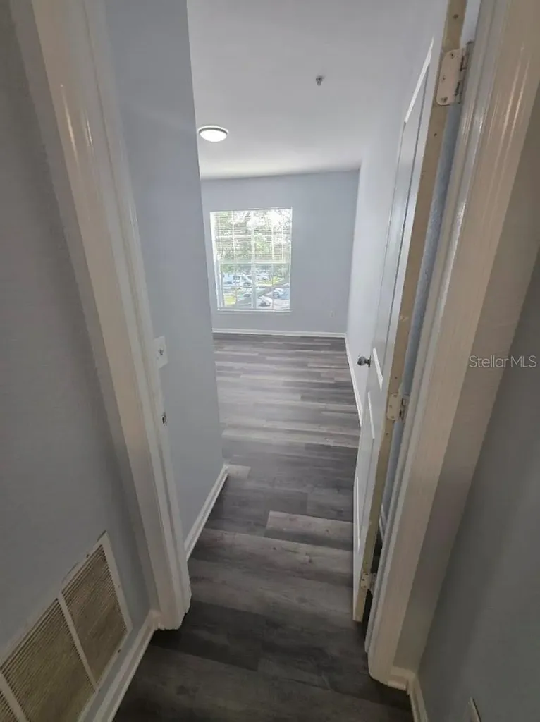 9401 Crescent Loop Circle Tampa FL 33619