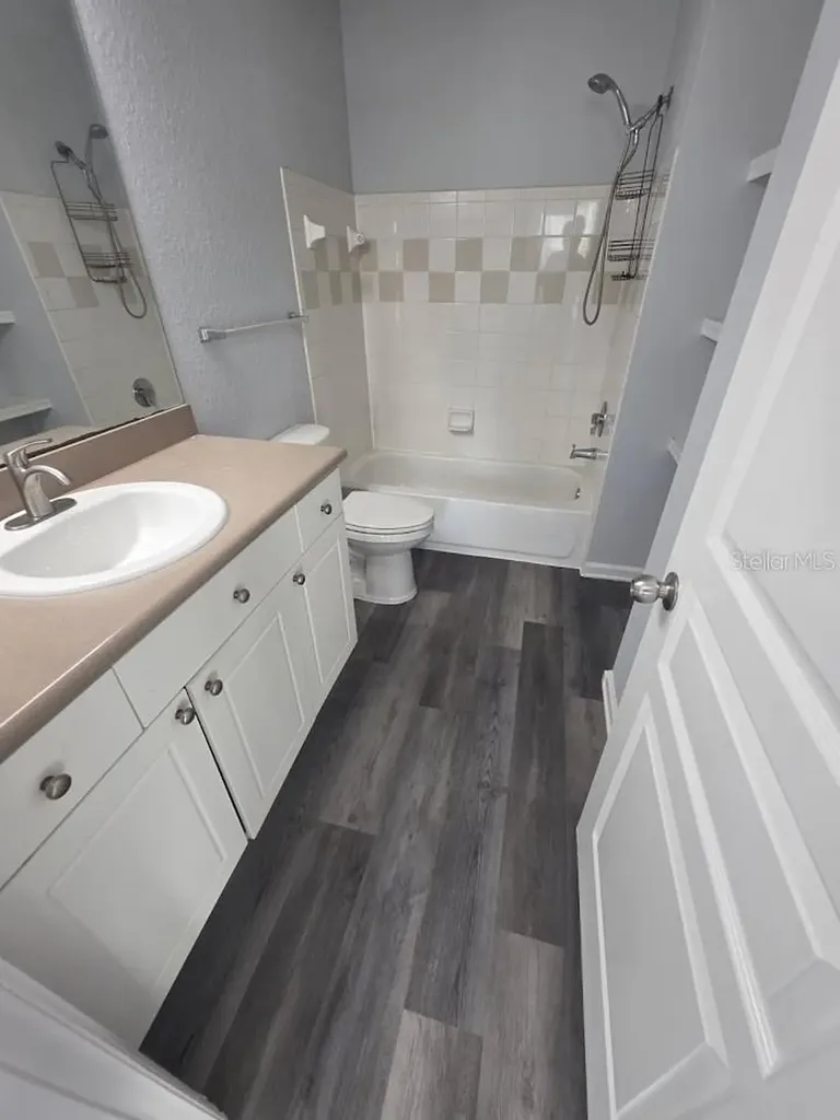 9401 Crescent Loop Circle Tampa FL 33619