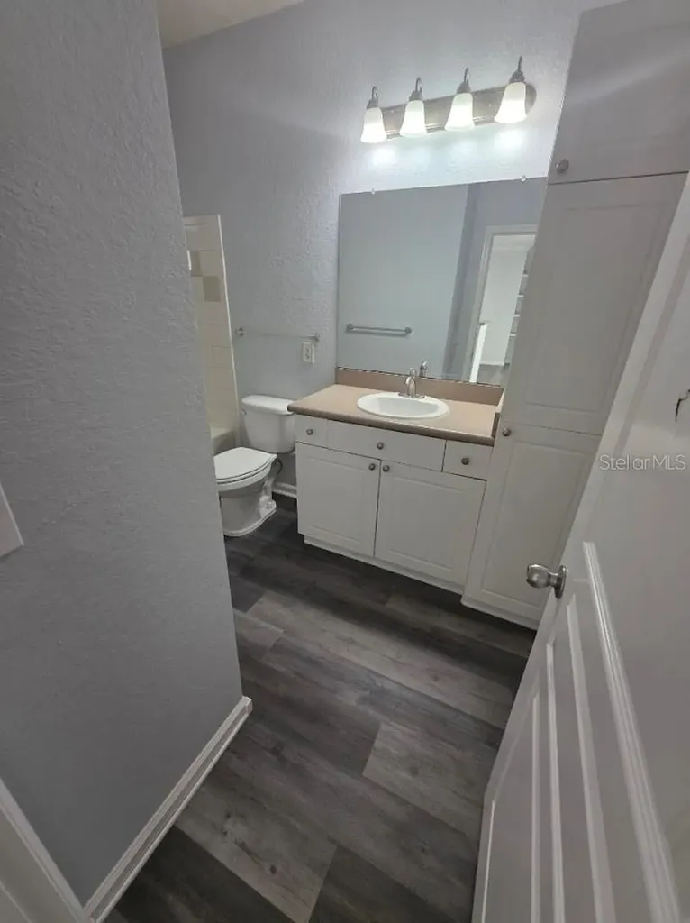 9401 Crescent Loop Circle Tampa FL 33619