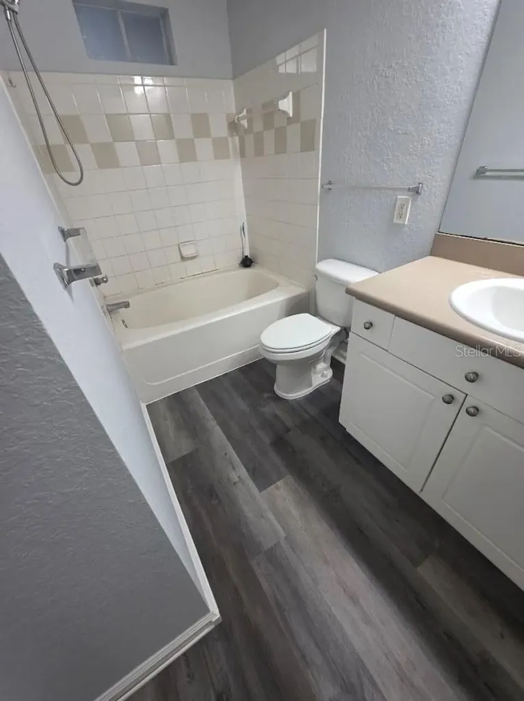 9401 Crescent Loop Circle Tampa FL 33619