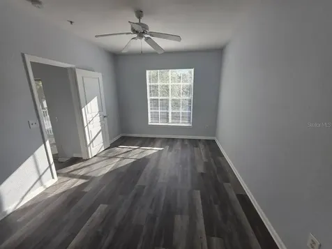 9401 Crescent Loop Circle Tampa FL 33619