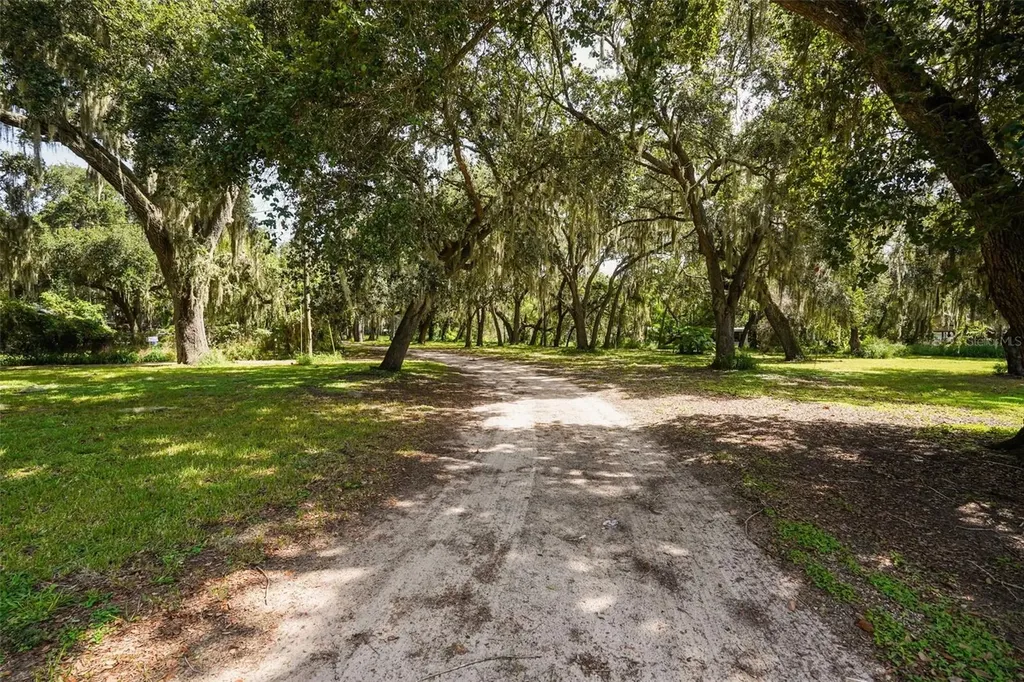 2690 E Lake Road Kissimmee FL 34744