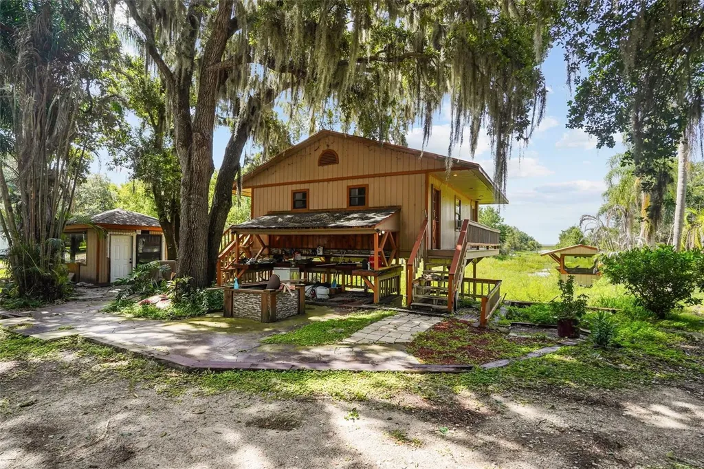 2690 E Lake Road Kissimmee FL 34744