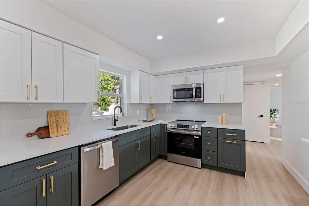 165 Pinewood Avenue Clearwater FL 33765