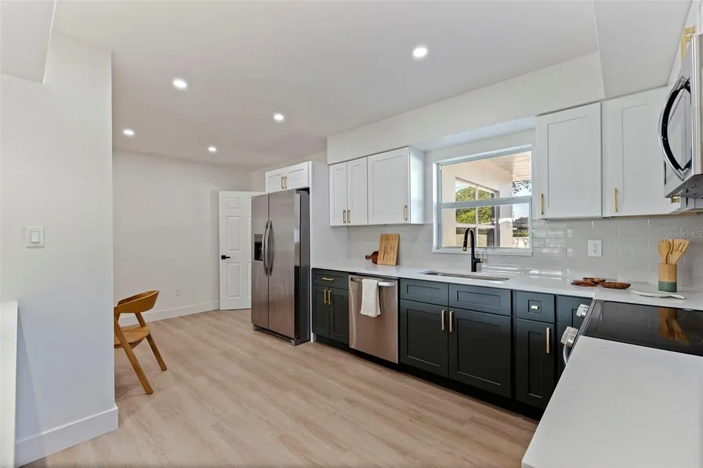 165 Pinewood Avenue Clearwater FL 33765