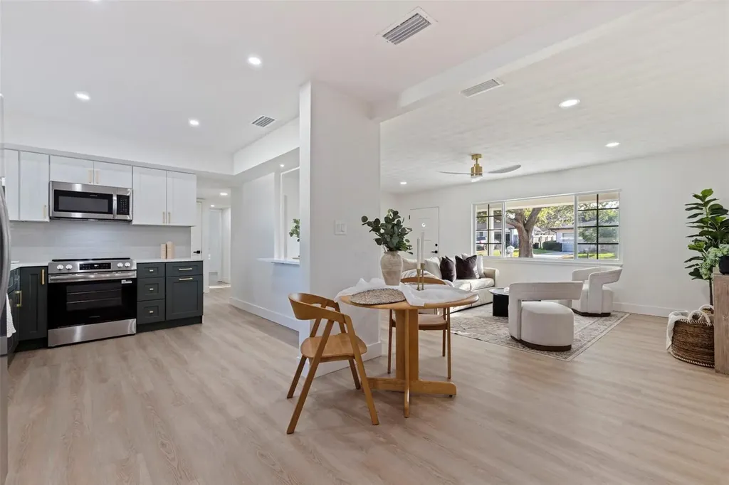 165 Pinewood Avenue Clearwater FL 33765