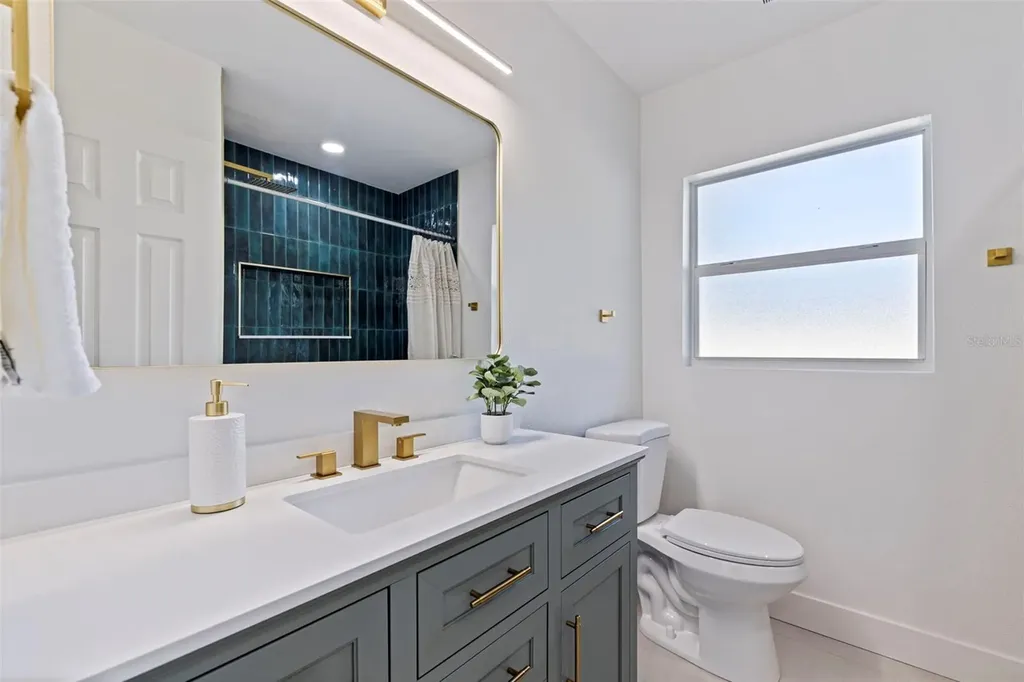 165 Pinewood Avenue Clearwater FL 33765