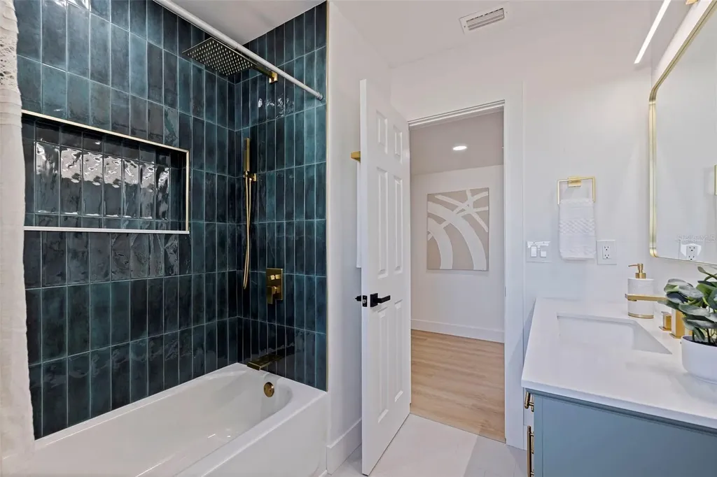 165 Pinewood Avenue Clearwater FL 33765