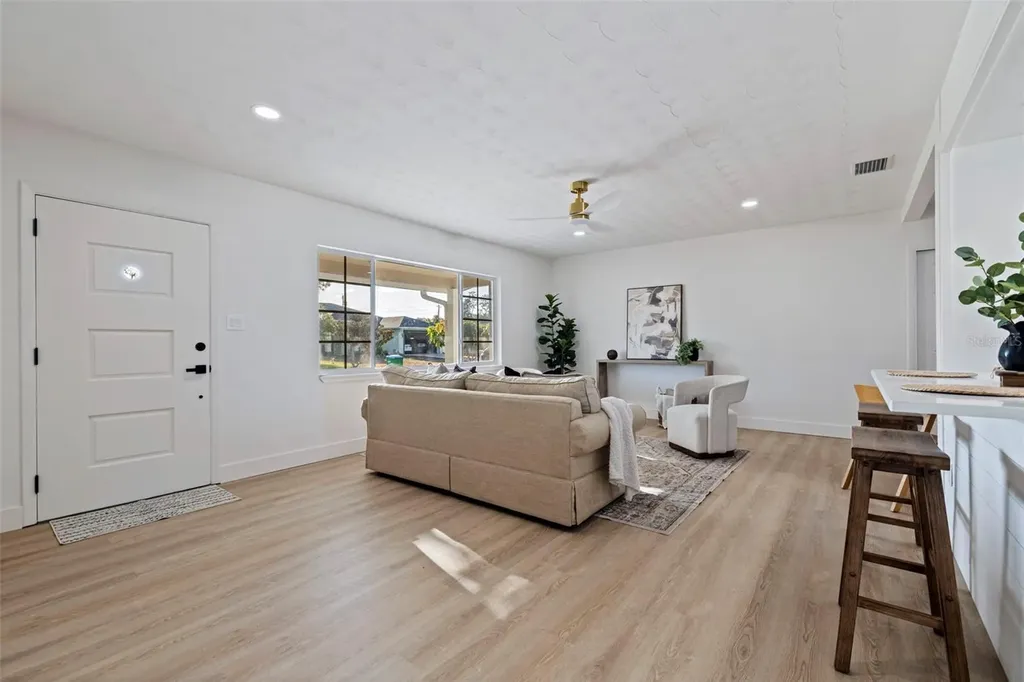 165 Pinewood Avenue Clearwater FL 33765