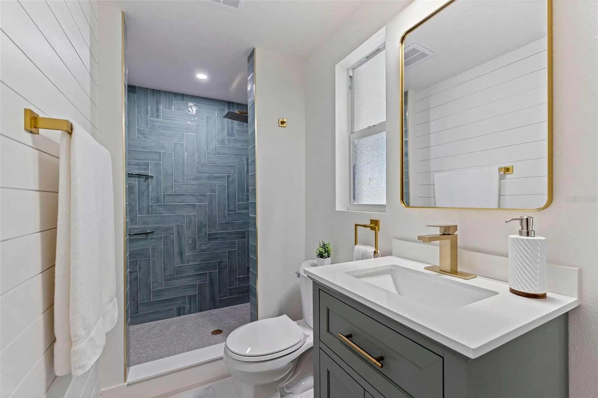 165 Pinewood Avenue Clearwater FL 33765