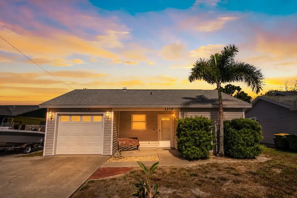 1219 Mackeral Avenue Sarasota FL 34237