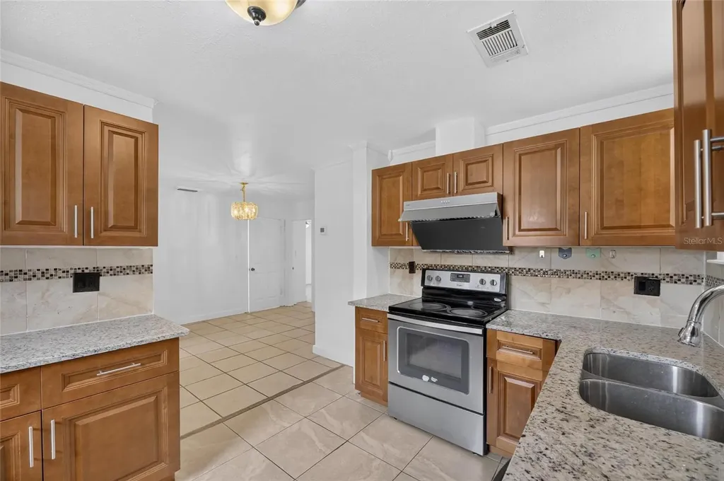 1005 E Flora Street Tampa FL 33604