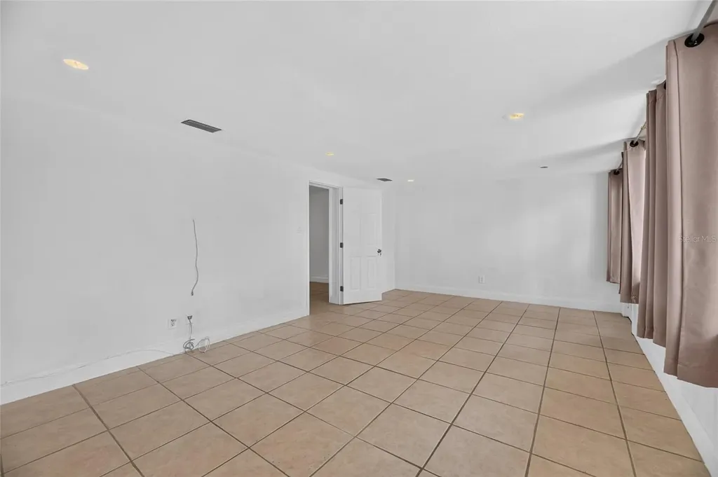 1005 E Flora Street Tampa FL 33604