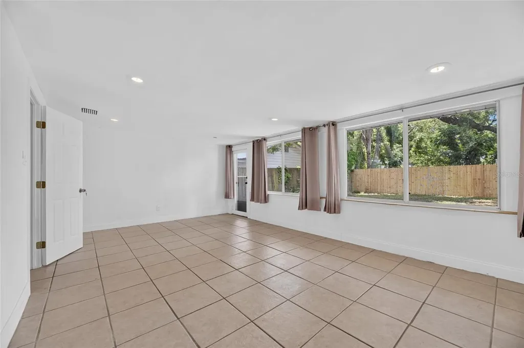 1005 E Flora Street Tampa FL 33604