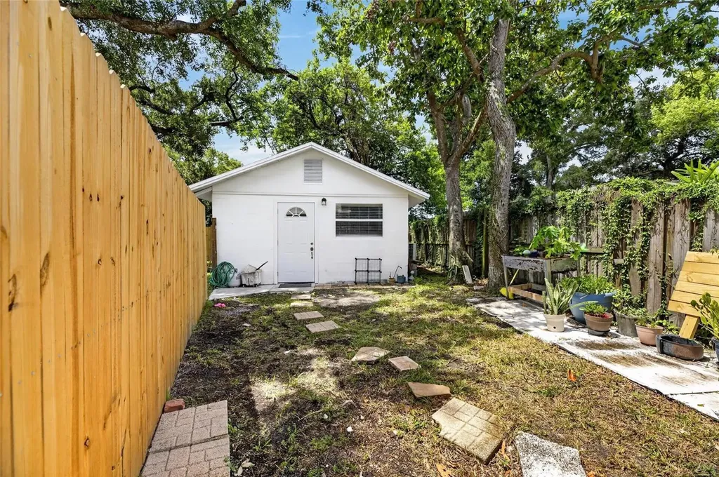 1005 E Flora Street Tampa FL 33604