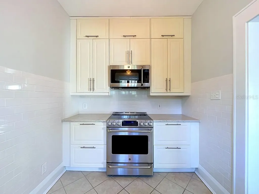 806 Johnson Avenue Lakeland FL 33801