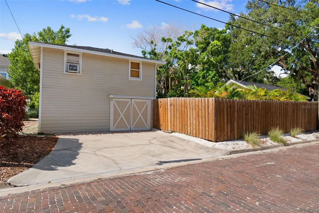 2630 W Prospect Road Tampa FL 33629