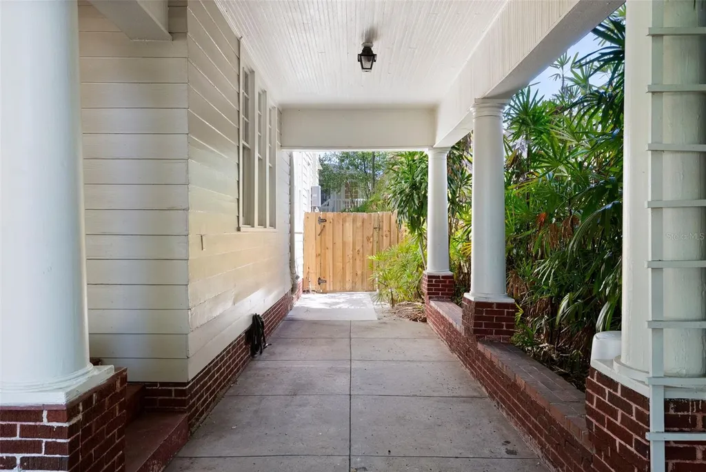 2630 W Prospect Road Tampa FL 33629
