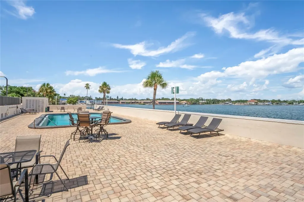 7100 S Sunshine Skyway Lane S St Petersburg FL 33711