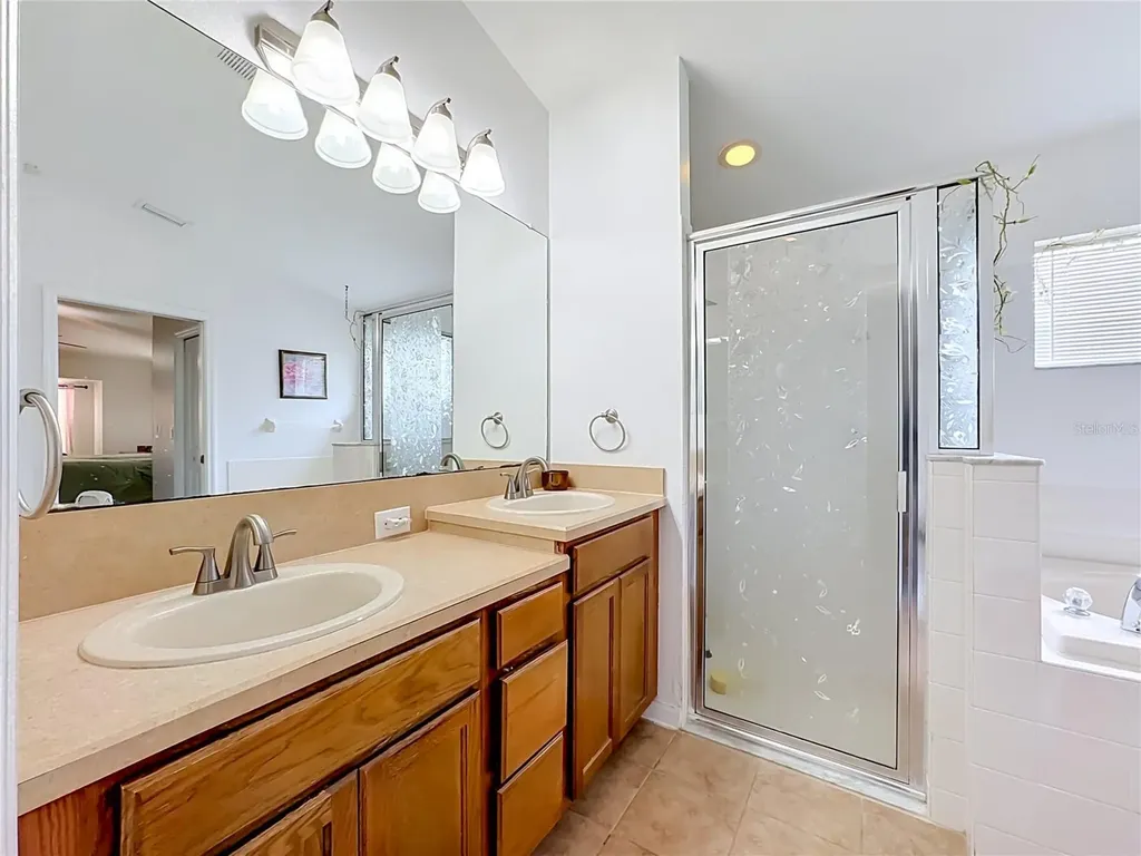 6630 Cambridge Park Drive Apollo Beach FL 33572