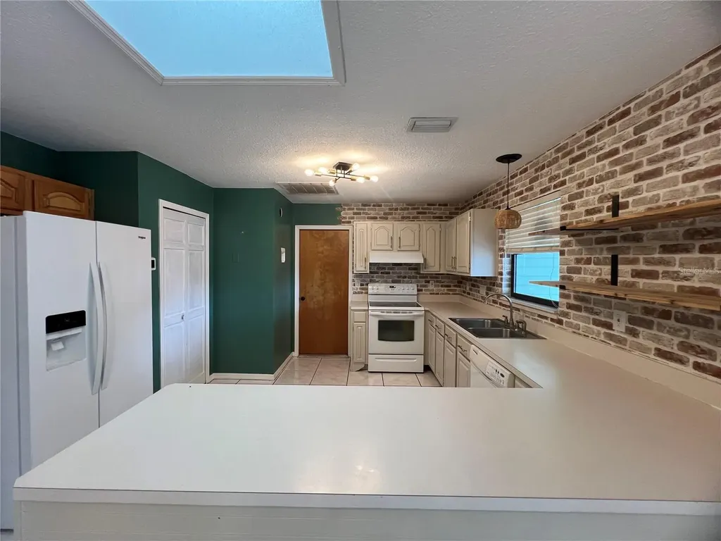 530 Minnow Court Kenansville FL 34739