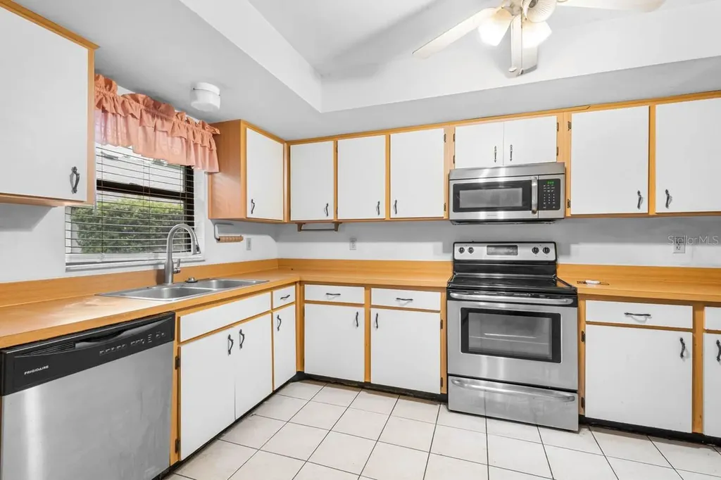 1760 Atrium Drive Sun City Center FL 33573